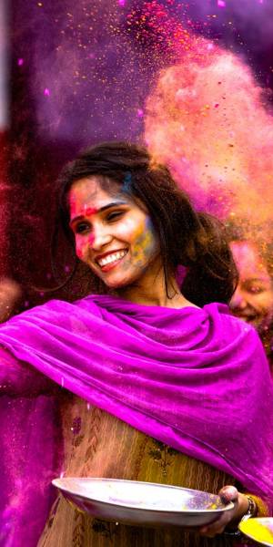 17013559472893_holi.festival1.jpg